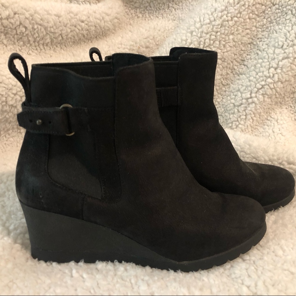 Ugg Indra black wedge boots sz. 7.5 Excellent condition. Insulated